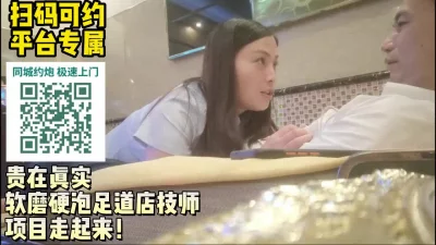 让人骨头都酥的气质小美女洗澡