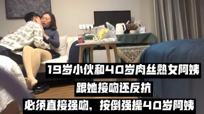 ymdha草榴社區19岁的小MM自称赚点钱买包包憋不住了和女友家沙发大战宾馆找小妞洗洗更健康衡阳职业中专极品木瓜奶销售员晓莉白嫩豪乳淫水多