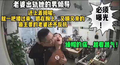 1精品绝美尤物性感妖娆身姿陆萱萱一身猩红艳丽的服饰魅惑演绎她的性感姿态zip