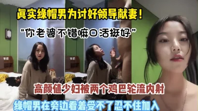 美女5奶茶店女厕两个互相打闹绝色小美女手不停拍着圆臀肥穴不让嘘嘘